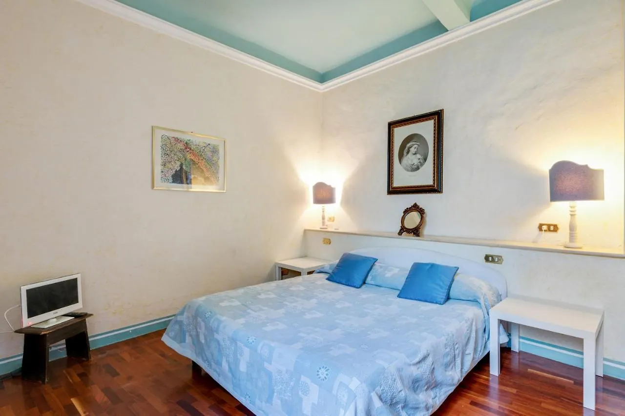 Pietre Dure Apartment Florence