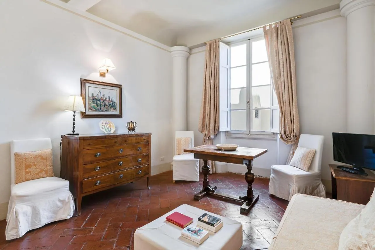 Pietre Dure Apartment Florence