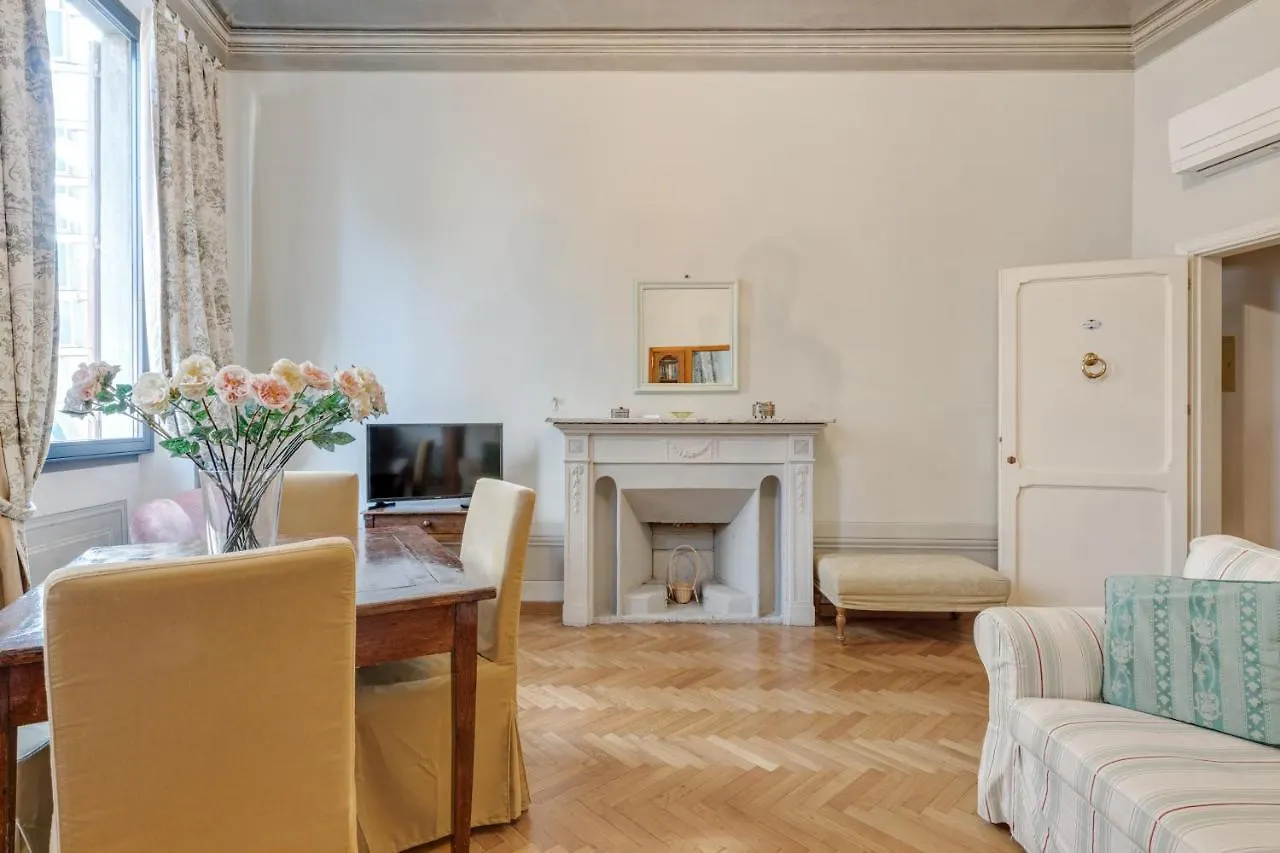 Pietre Dure Apartment Florence