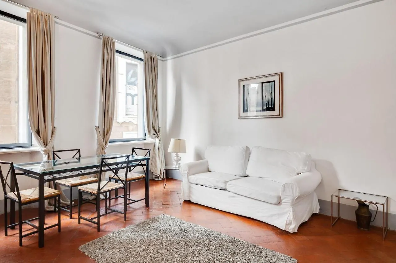 Pietre Dure Apartment Florence