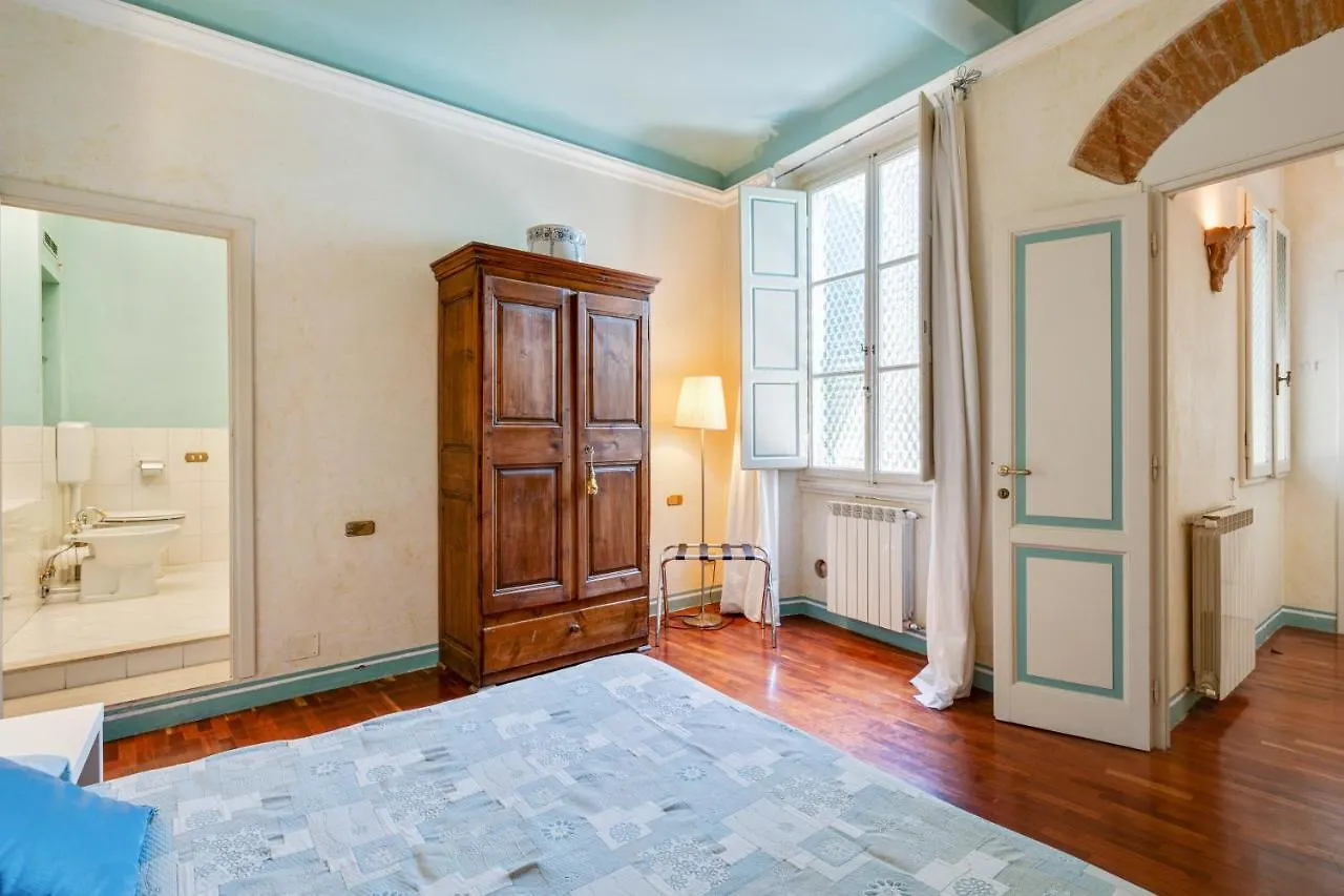 Pietre Dure Apartment Florence